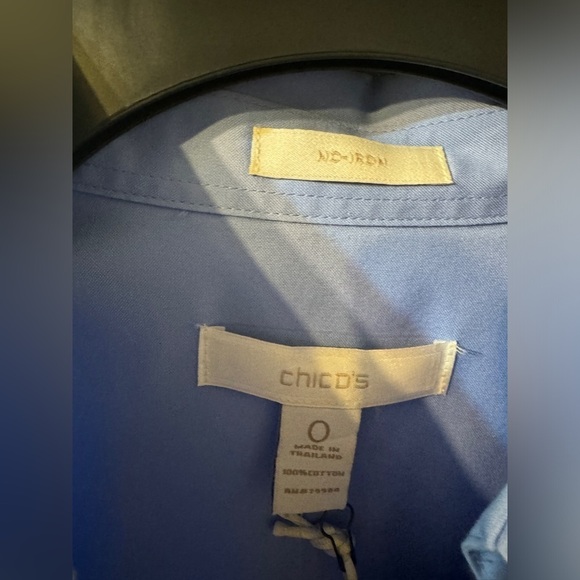 Chicos Elena Button down, no iron shirt, regular sizing is a size 4/Small/ NWT - Picture 5 of 10